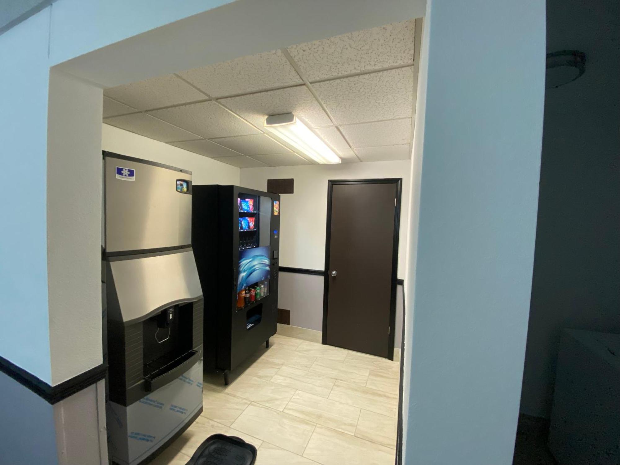 Baymont By Wyndham Oshkosh Airport Exterior foto