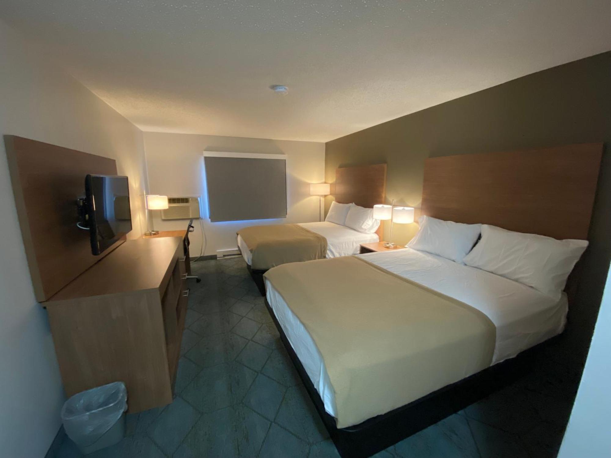 Baymont By Wyndham Oshkosh Airport Exterior foto
